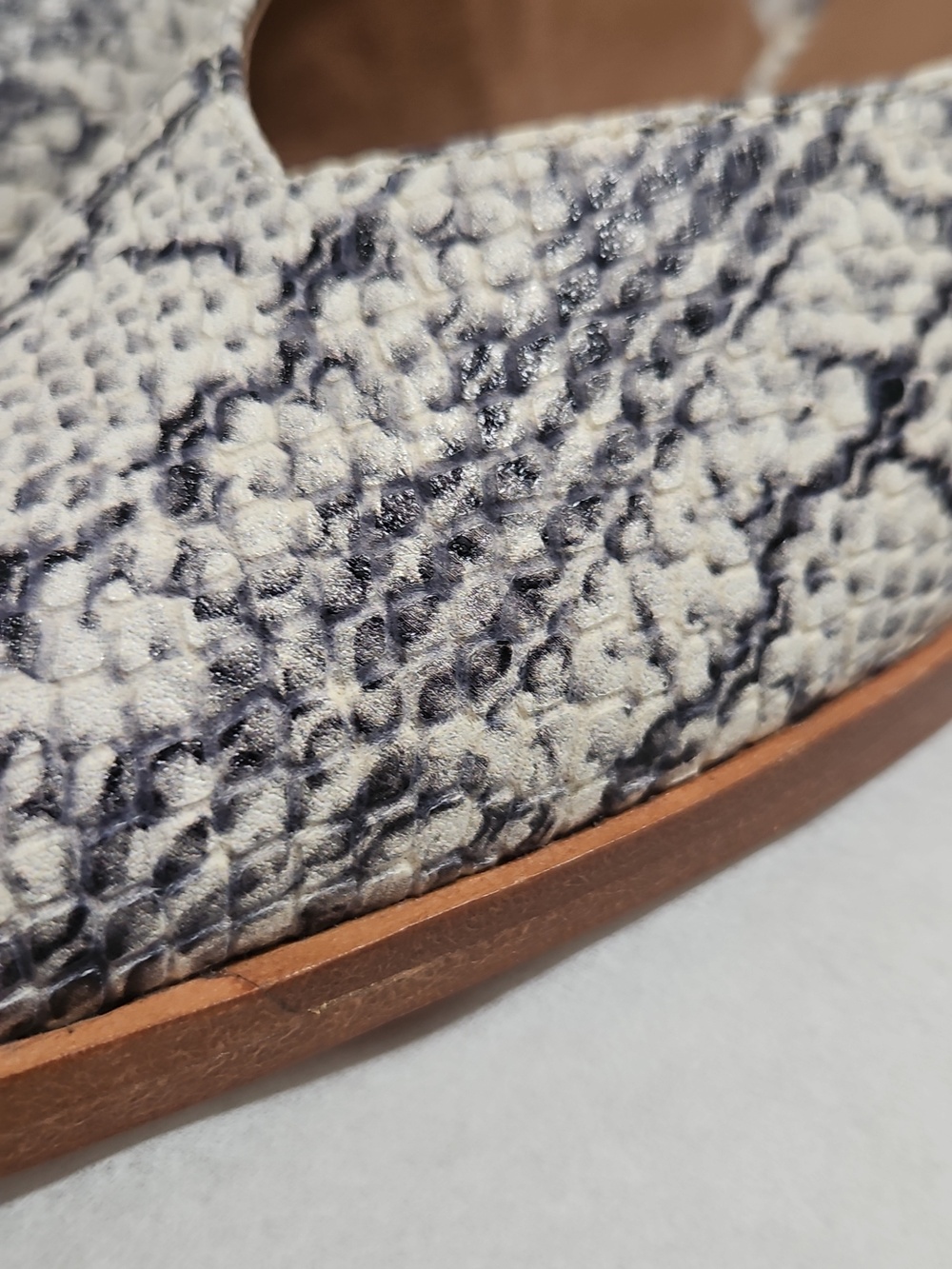 Frye Kenzie Slingback Flats in a black and white snake pattern size 10 - Picture 12 of 12